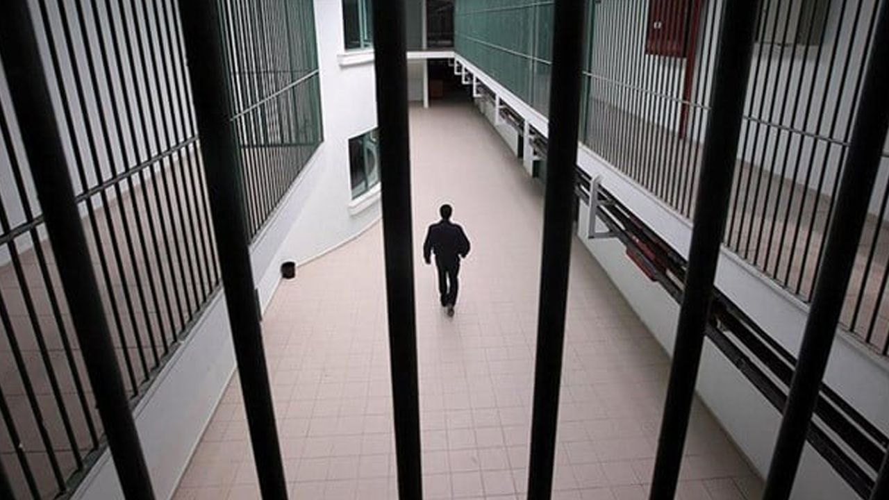 Deprem sonrası 200 mahkum firar etti!