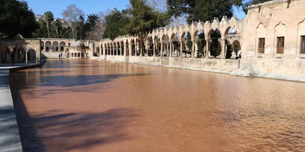 Deprem sonrası Balıklıgöl'ün suyu bulanıklaştı!