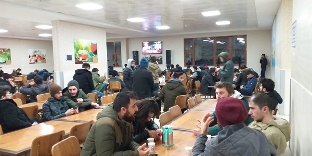 Gençlik ve Spor Bakanlığı depremzedelerin yanında! Yemek dağıtımına başlandı