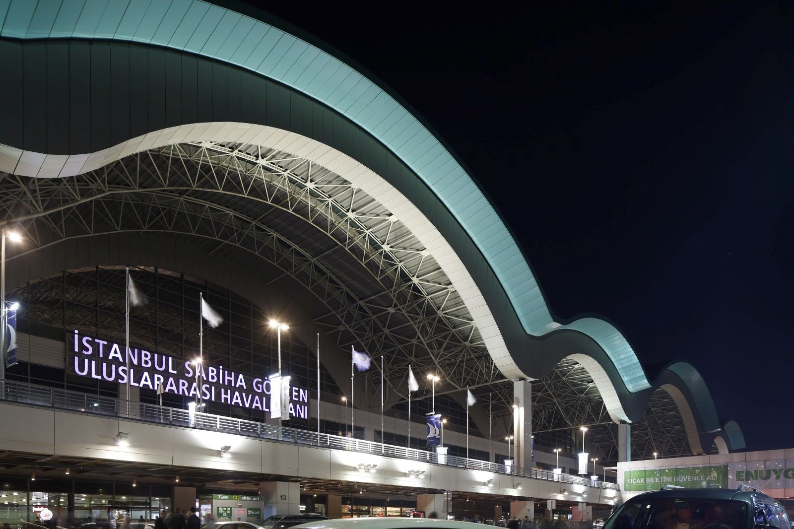 Deprem sonrası havalimanlarında önlem! Uçaklar pist kontrolü için pas geçti