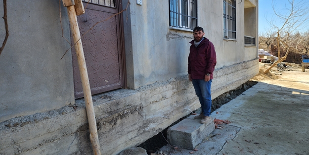 Deprem sonrası şok eden görüntü: Ev resmen yürüdü