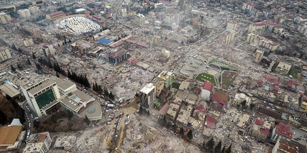 Deprem sonrası vatandaşlara kritik uyarı: Binalardan uzak durun