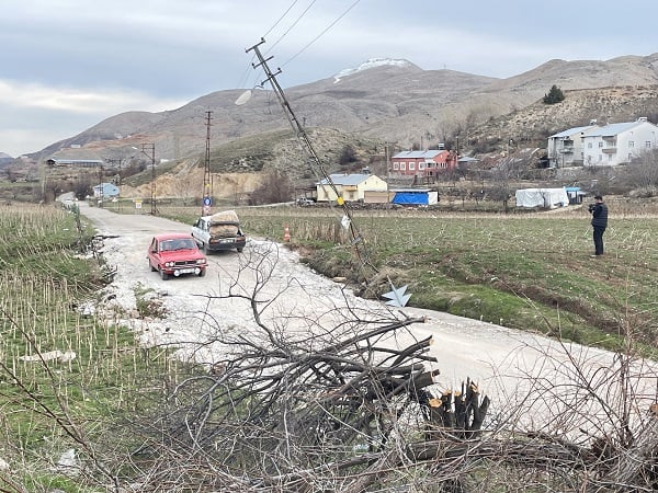 Deprem sonrasında oluştu! O mahallede yaşayanlar şaşkın