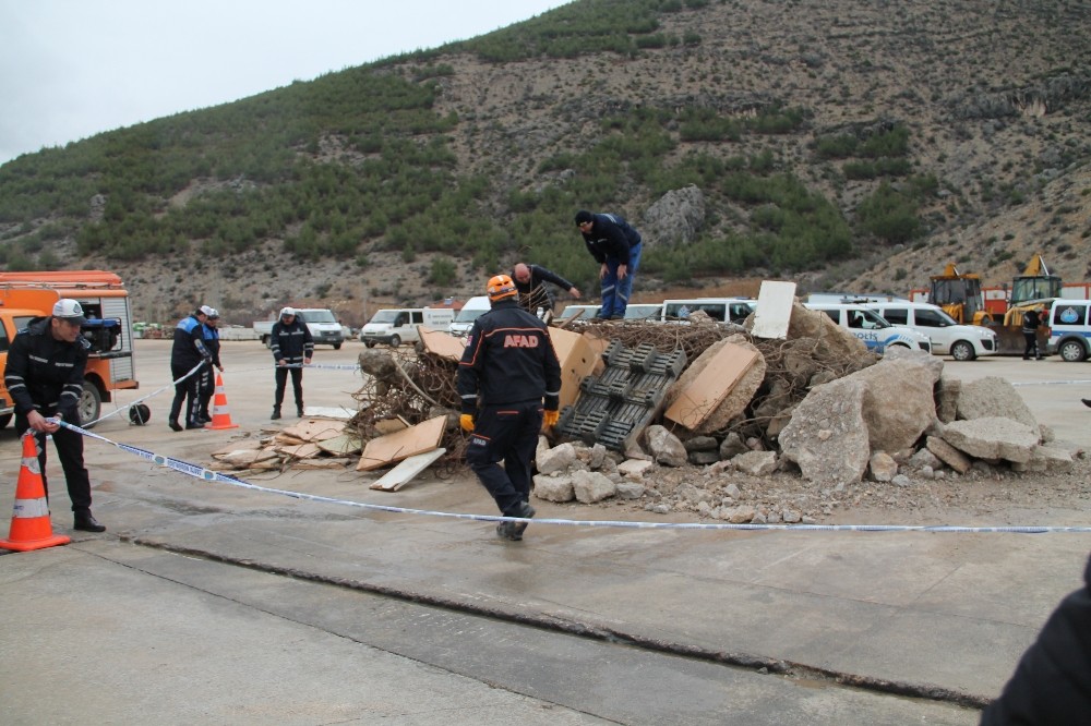 Deprem tatbikatı gerçeği aratmadı 