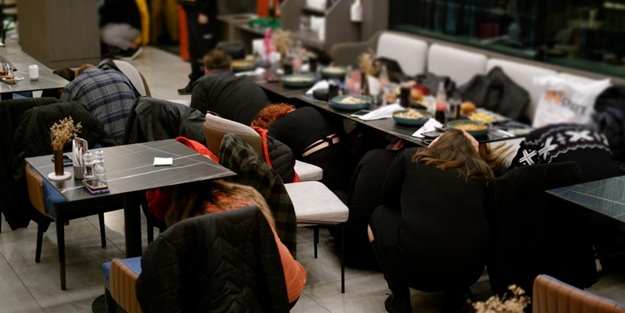 Deprem tatbikatına yakalanan turistler panikledi!