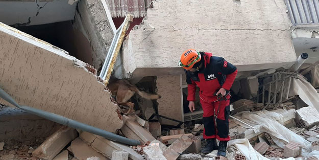 Deprem üzerinden bölücülük!