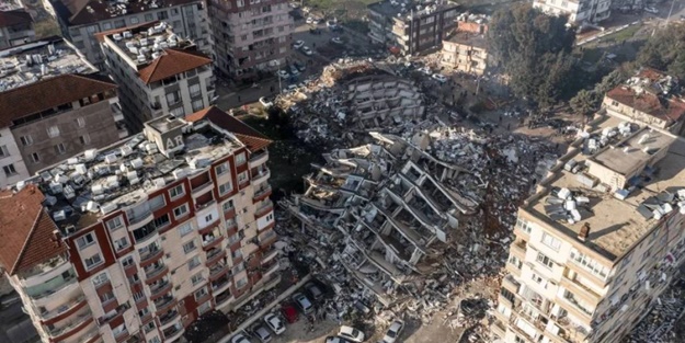 Deprem yardımlarını iç ettiler! Rezalet...