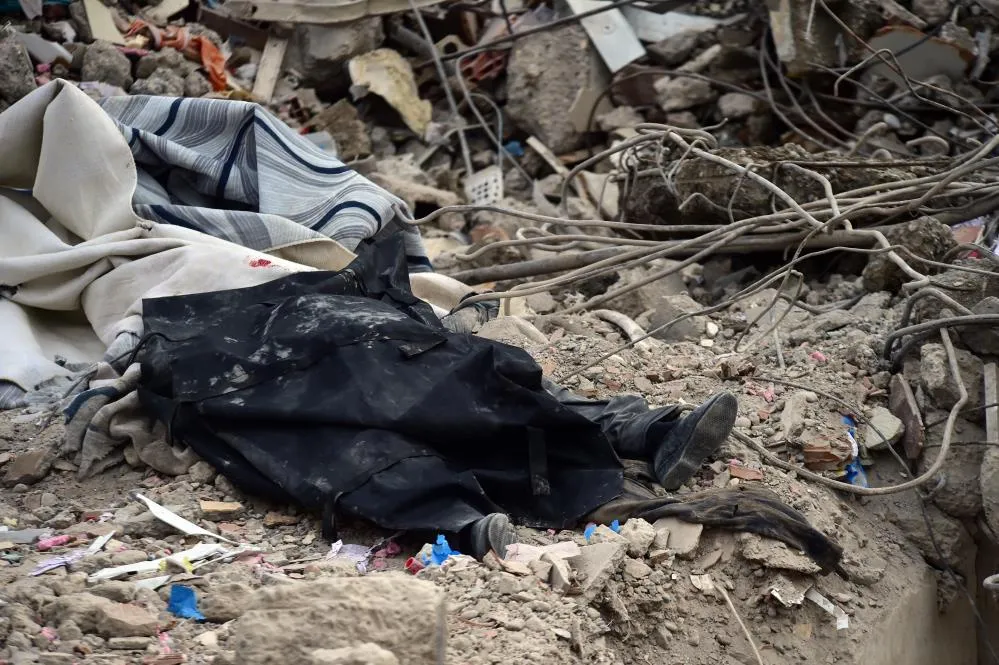 Depremde değil enkaz başında beklerken öldü! Sebebi akıllara durgunluk verdi