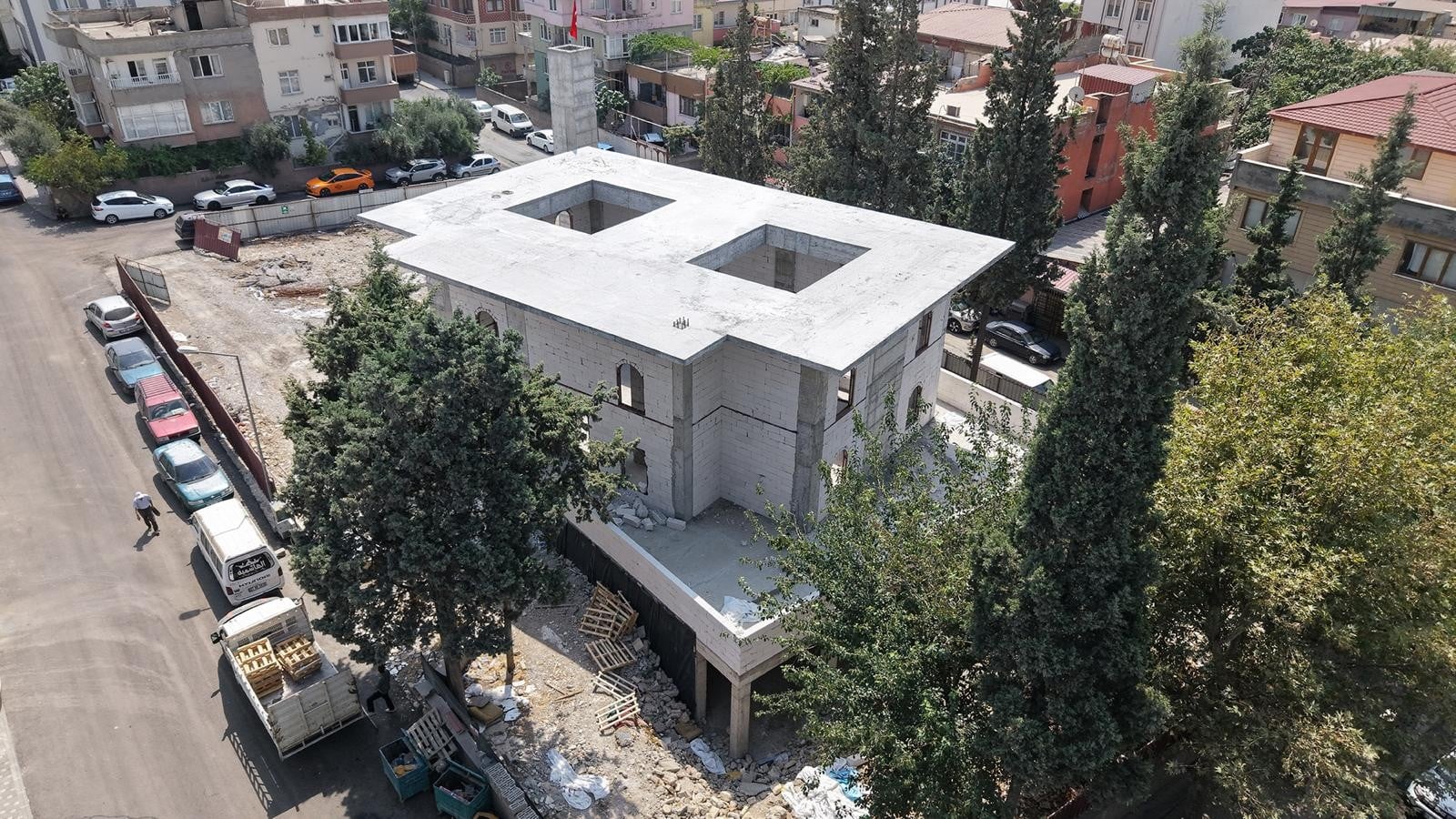 Depremde Hasar Alarak Yıkılan Fatma Gölcü Camii, Hızla Yükseliyor