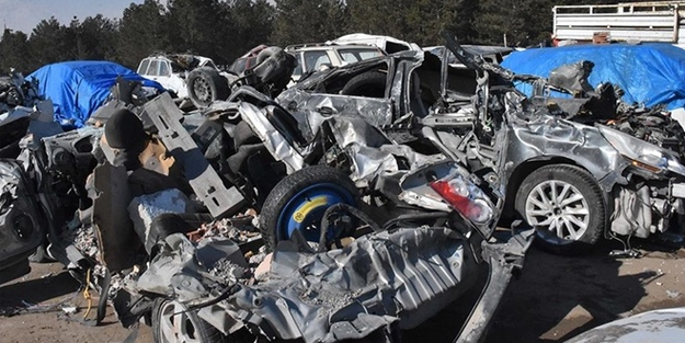 Depremde hasar gören araçlar kaldırılıyor