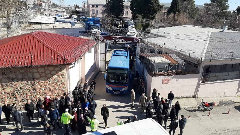 Depremde hasar gören cezaevi boşaltılıyor 