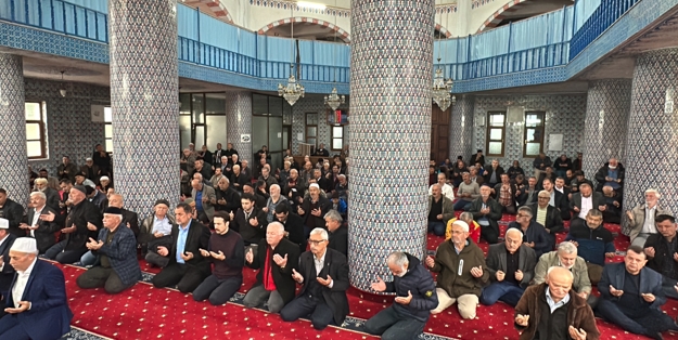 Depremde hayatını kaybedenler anıldı