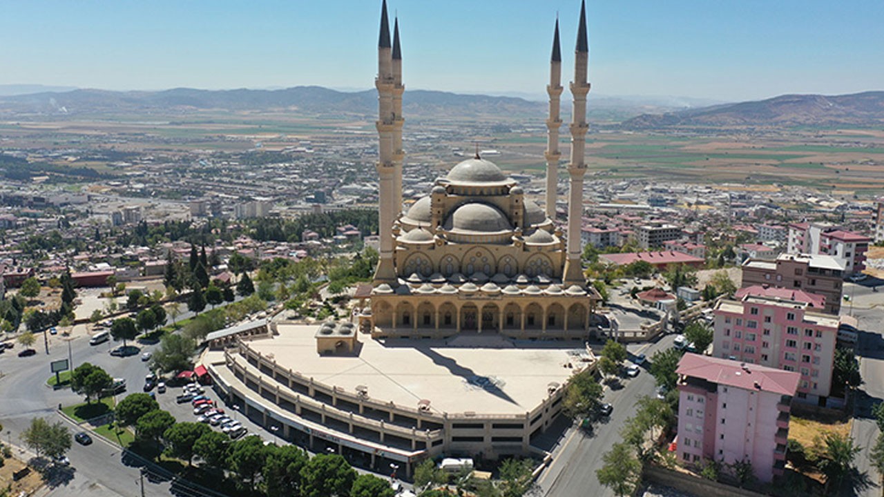 Depremde hayatını kaybedenler için camilerde mevlit ve dua!