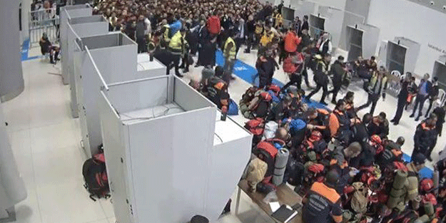 Depremde ikinci gün! Bu görüntü İstanbul'dan: Gönüllüler akın etti…