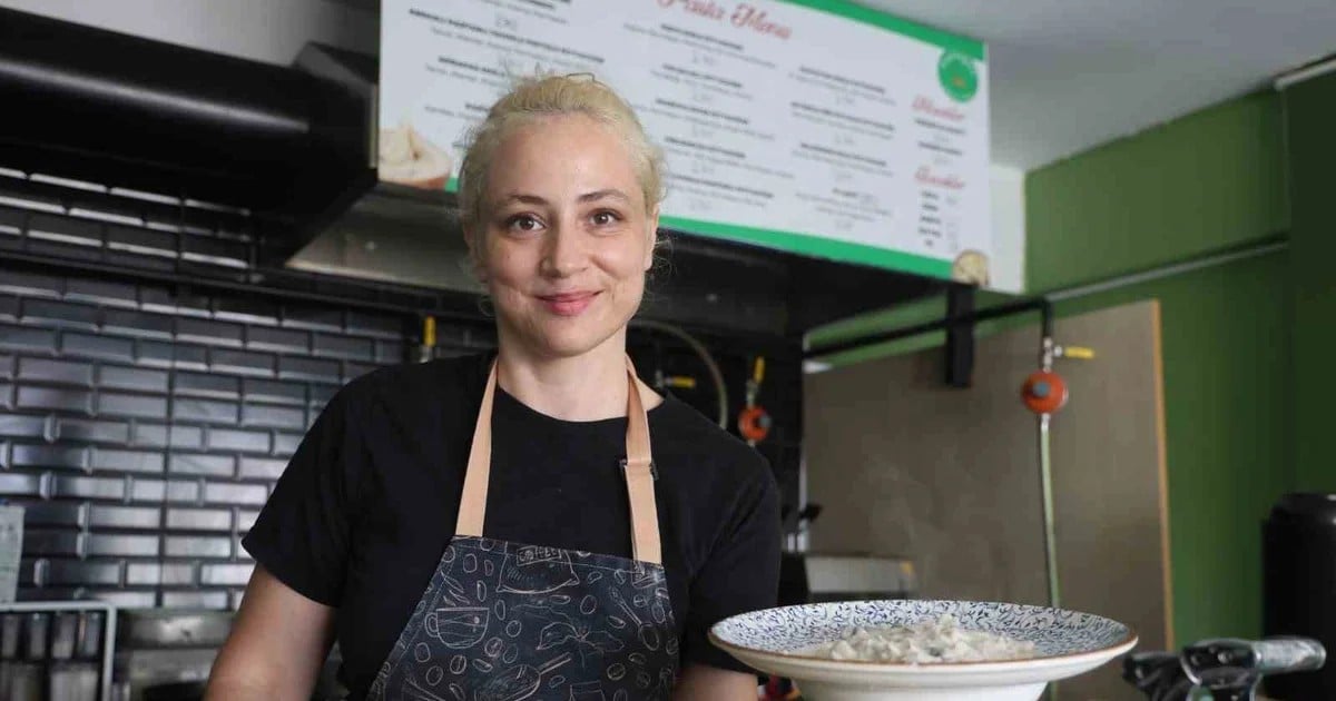 Depremde pet kuaförlüğü yıkılan tarih mezunu Hatay'da el açması makarna üretiyor
