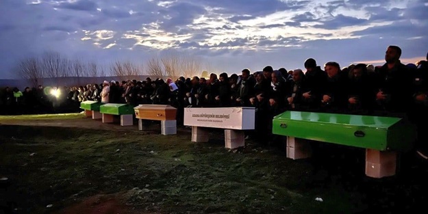 Depremde vefat eden 7 kuzen Şanlıurfa'da toprağa verildi