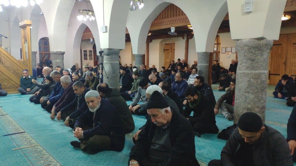 Depremde vefat edenler için Kur’anı Kerim okundu 