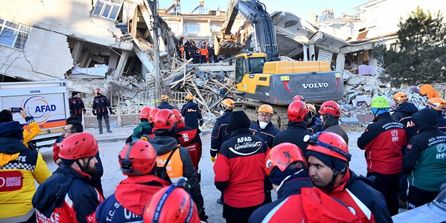 Depremde yaralanan vatandaşlar dehşet anlarını böyle anlattı