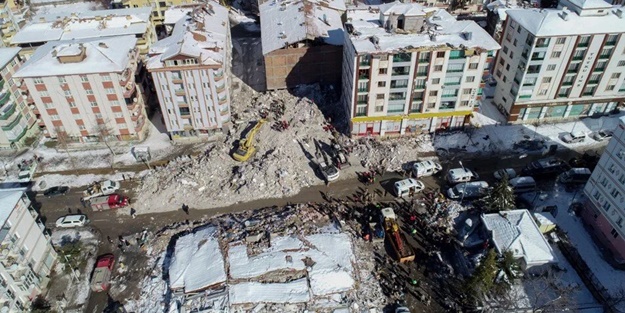 Depremde yıkılan binalarda kusurları tespit edildi! 4 tutuklama daha