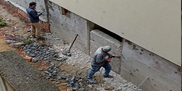 Depremden hala ders almayanlar var! Gizli gizli yaptıklarını görenler şaşkına döndü