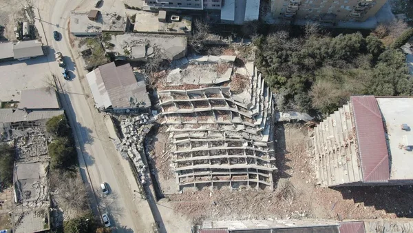 Depremden sonra geriye sadece tabelası kaldı! O tabelada yazanlar ise şok etti