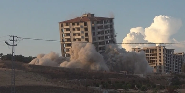 Depreme dayanıklı diye sattılar, kağıt gibi çıktı!