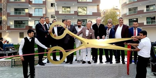 'Depreme dayanıklıdır' diyerek satılıp 68 kişiye mezar olmuştu! Açılışını CHP'li Lütfü Savaş altın makasla yapmış