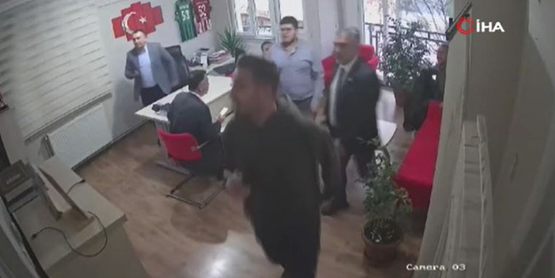 Depreme ofiste yakalandılar! Panik anları kamerada