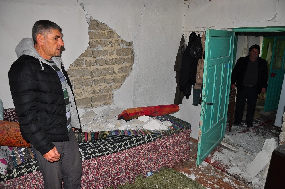 Depremi gözyaşlarıyla anlattı 