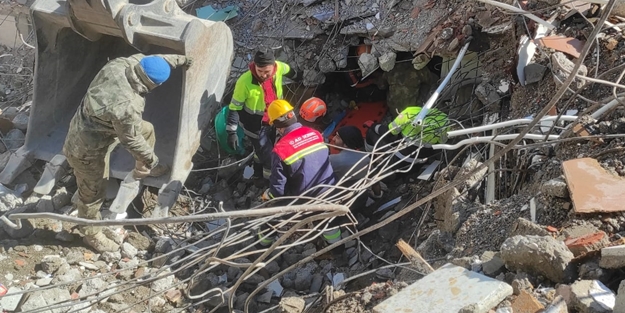 Depremin 227. saatinde enkazdan kurtarıldı