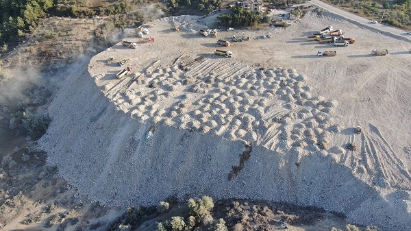 Depremin acı hatırası: Moloz dağları