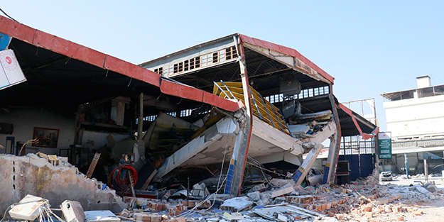 Depremin ardından acı görüntü! Hepsi yerle bir oldu