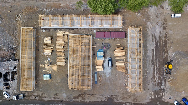 Depremin ardından ahşap çarşı kuruluyor