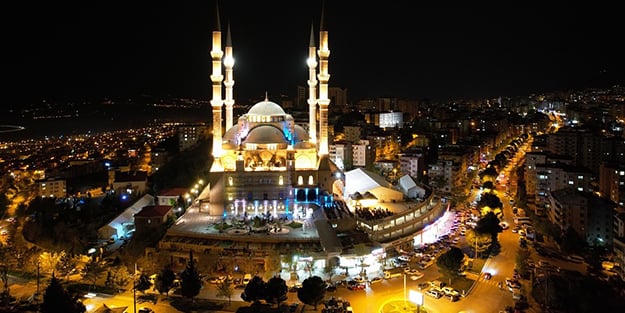 Depremin merkez üssü Kahramanmaraş’ta Kadir Gecesi idrak edildi