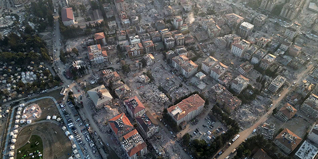 Depremin yıkıma neden olduğu Hatay'da dron kamerasına yansıyan acı tablo