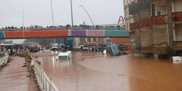 Depremin yıktığı illerde bu kez de sel felaketi! 11 ölü 7 kayıp