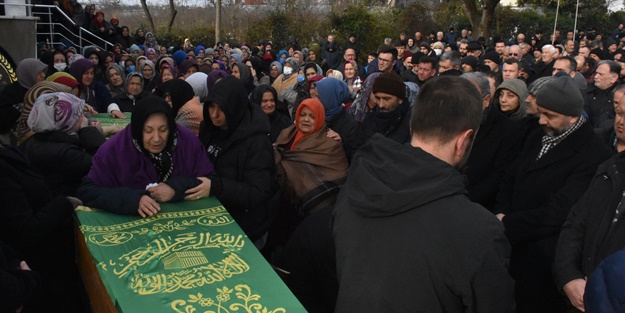 Depremlerde vefat eden 13 kişinin cenazeleri 5 ilde defnedildi