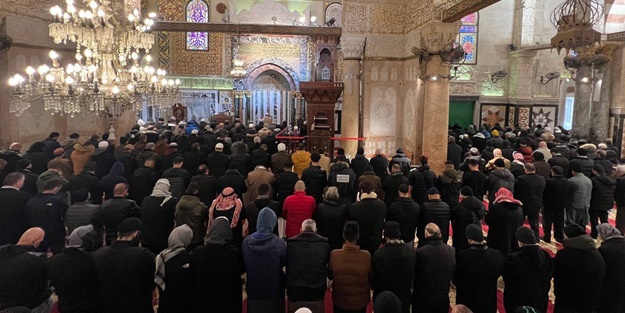 Depremlerde vefat edenler için Mescid-i Aksa'da gıyabi cenaze namazı