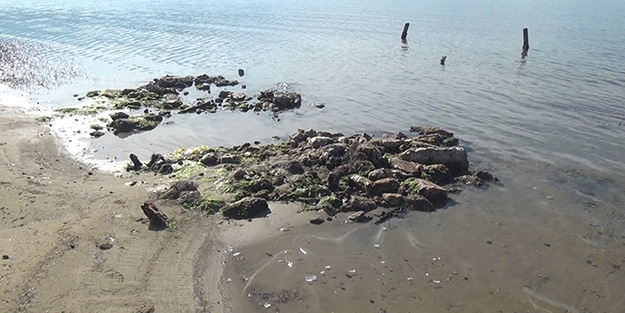 Depremlerin ardından deniz çekildi antik liman ortaya çıktı!