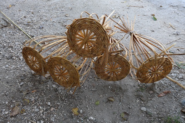 Depremzede ailenin geçim kapısı oldu! Bakın nehir kenarından ne topluyorlar