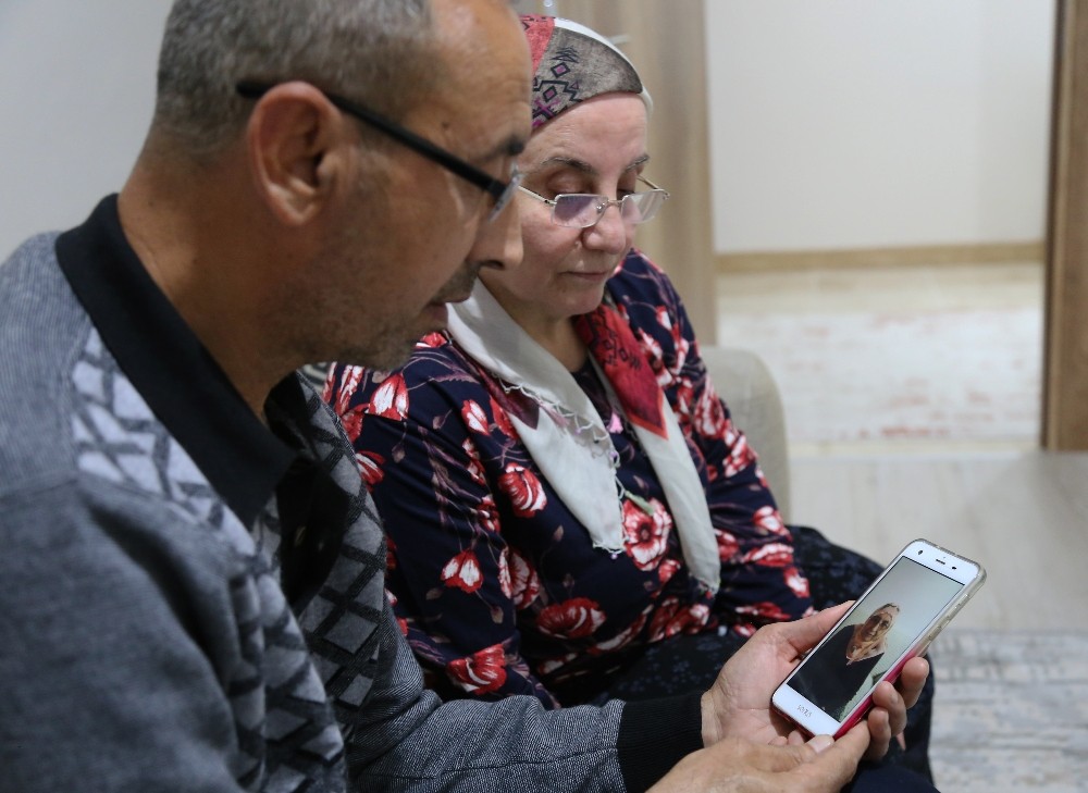 Depremzede ailenin ilk annesiz hüzünlü bayramı 