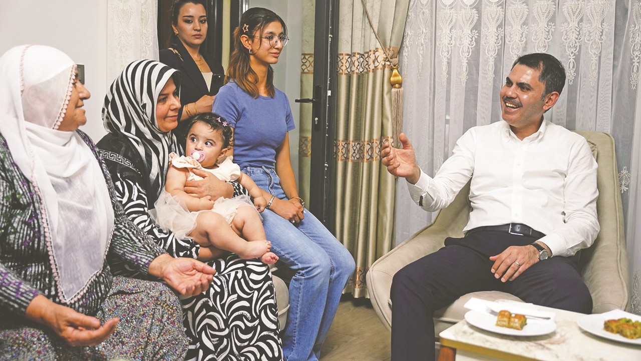 Depremzede aileye ziyaret