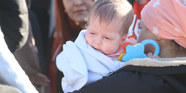 Depremzede bebekler Cumhurbaşkanlığı uçağıyla Ankara'ya götürülüyor