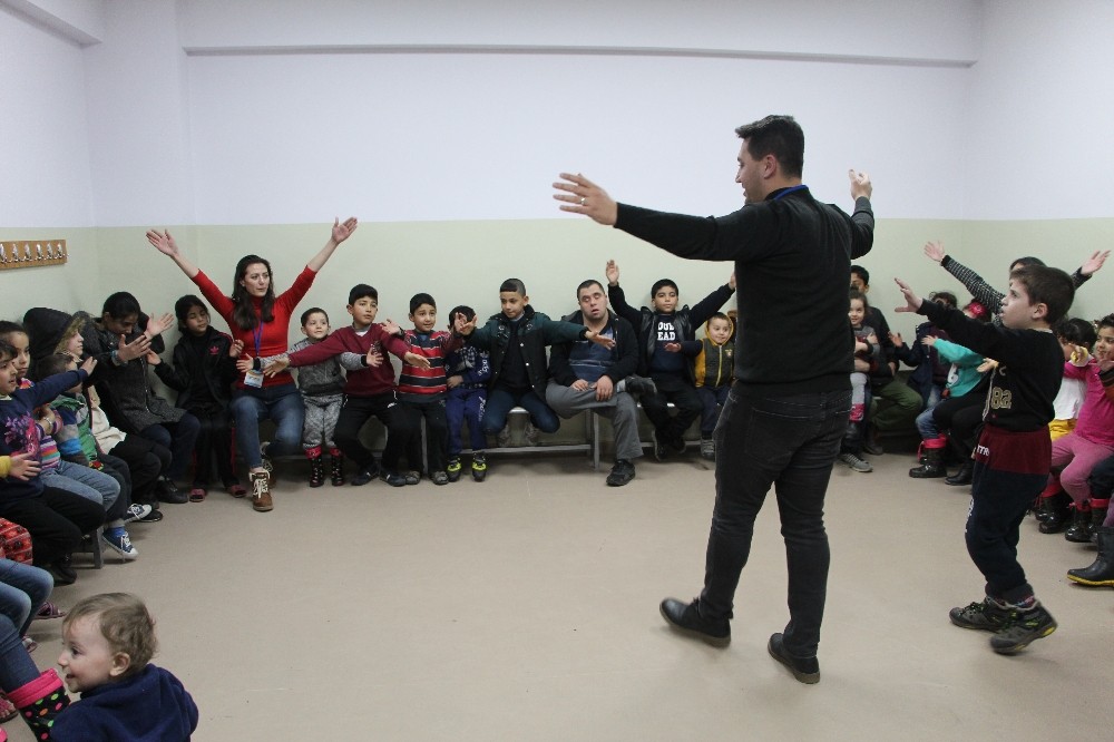 Depremzede çocuklar için özel programlar uygulanıyor 