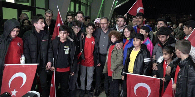 Depremzede çocuklar milli maçta!