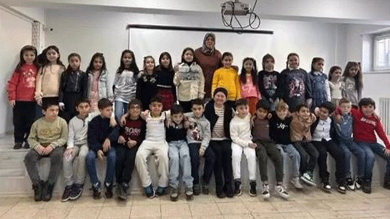 Depremzede küçük kıza duygusal veda! Gözyaşlarıyla memleketine uğurlandı