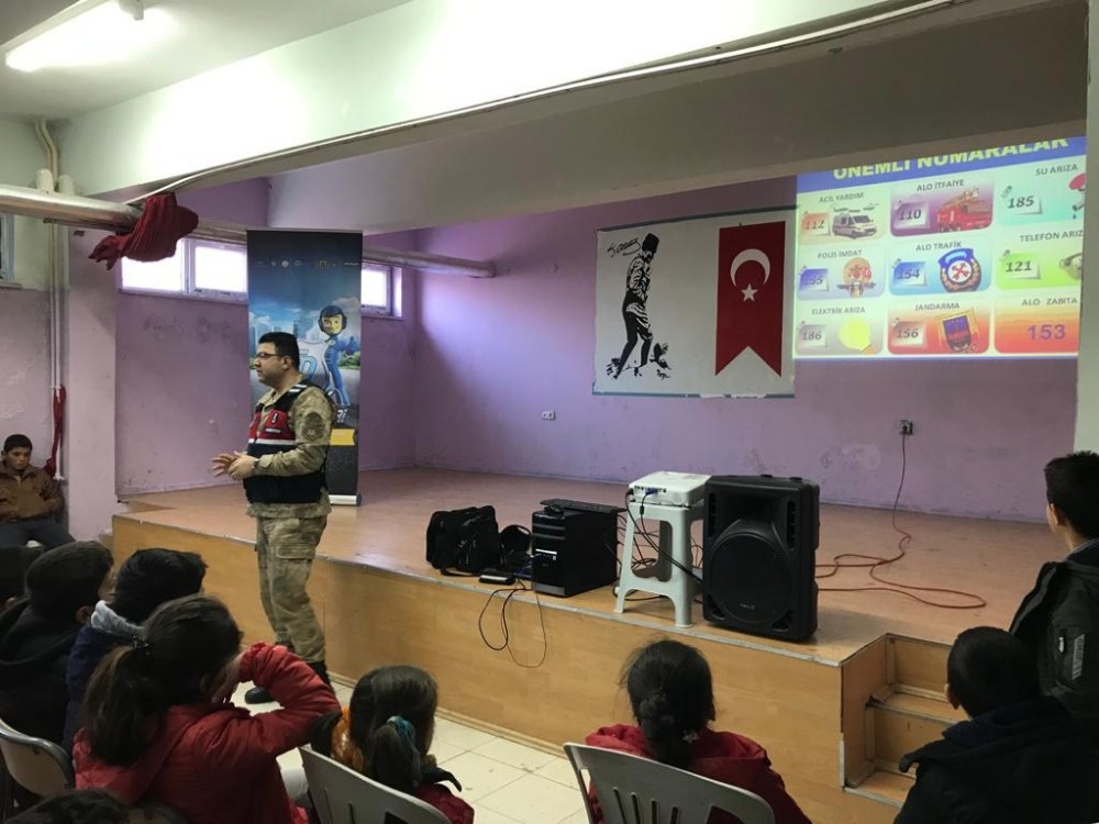 Depremzede öğrencilere trafik eğitimi verildi 