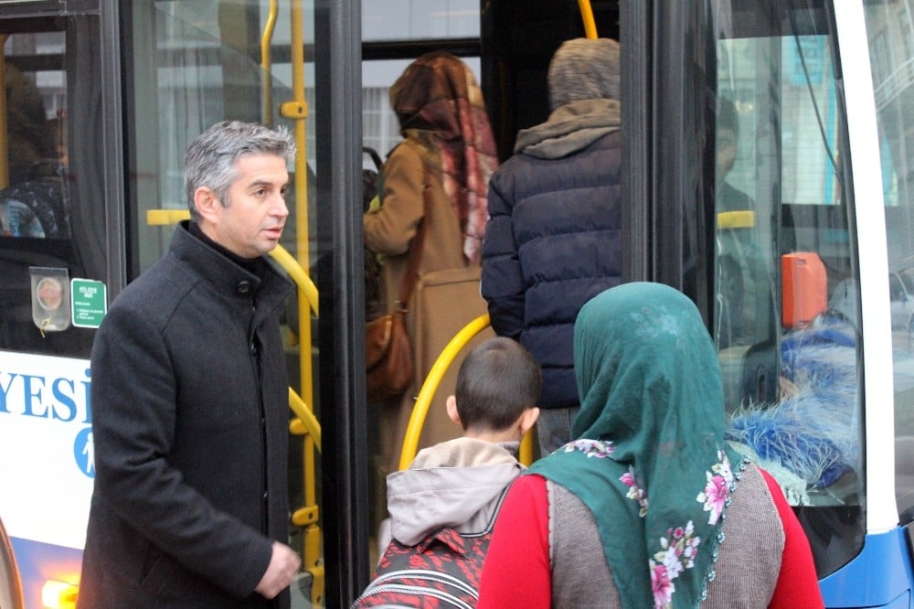 Depremzede öğrencilere ücretsiz servis hizmeti 