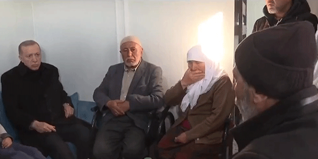 Depremzede vatandaş Cumhurbaşkanı Erdoğan'a devletin nerede olduğunu işte böyle anlattı!
