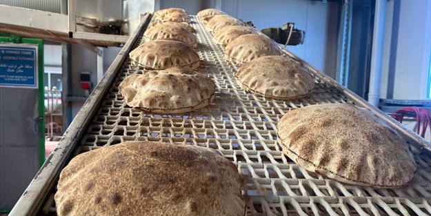 Depremzedeler için günlük 50 bin ekmek üretiyorlar!